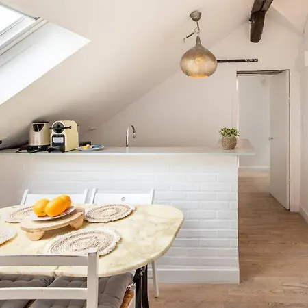 Heart Of Saint-germain Only 3 Minutes From The Amaizing Luxembourg Gardens Apartment