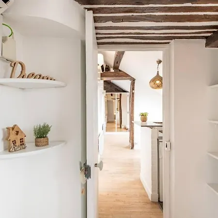 Heart Of Saint-germain Only 3 Minutes From The Amaizing Luxembourg Gardens Apartment