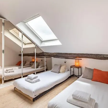 Heart Of Saint-germain Only 3 Minutes From The Amaizing Luxembourg Gardens *