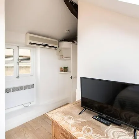 Heart Of Saint-germain Only 3 Minutes From The Amaizing Luxembourg Gardens Appartamento Parigi