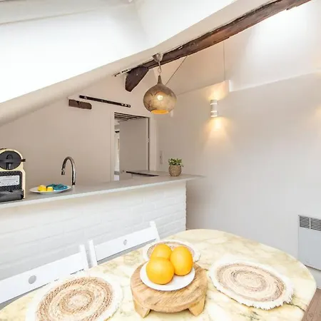 Heart Of Saint-germain Only 3 Minutes From The Amaizing Luxembourg Gardens Appartamento