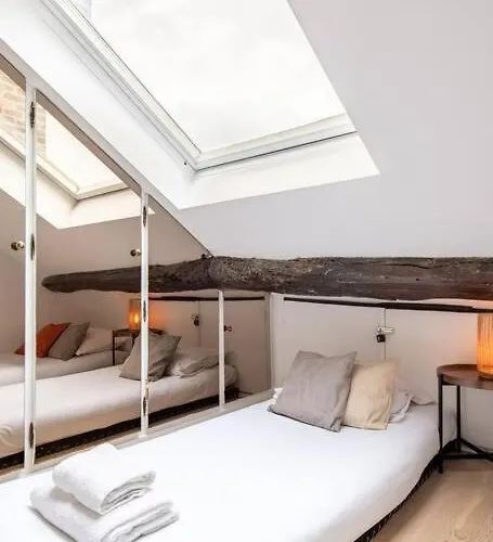 Heart Of Saint-germain Only 3 Minutes From The Amaizing Luxembourg Gardens Lägenhet Paris