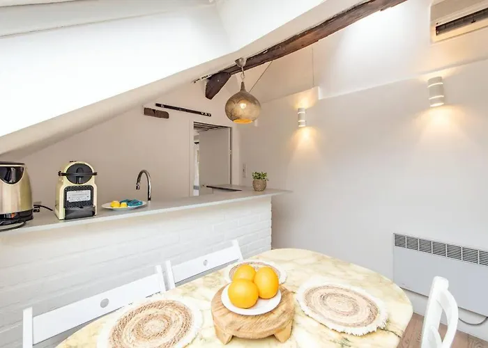 Heart Of Saint-germain Only 3 Minutes From The Amaizing Luxembourg Gardens Lägenhet